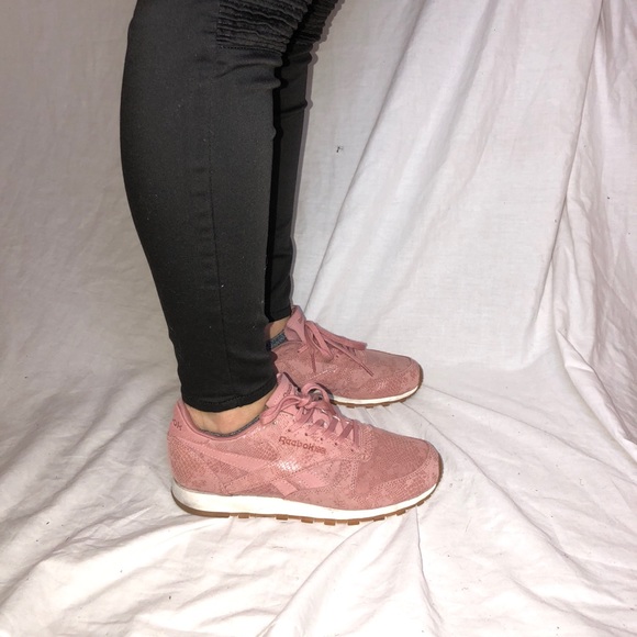 pink reebok sneakers - Picture 2 of 3